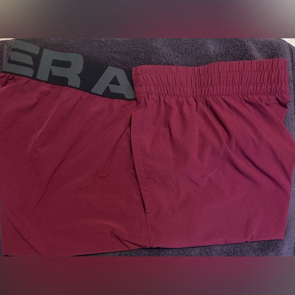 Under Armour Other - Men’s under armor shorts with pockets